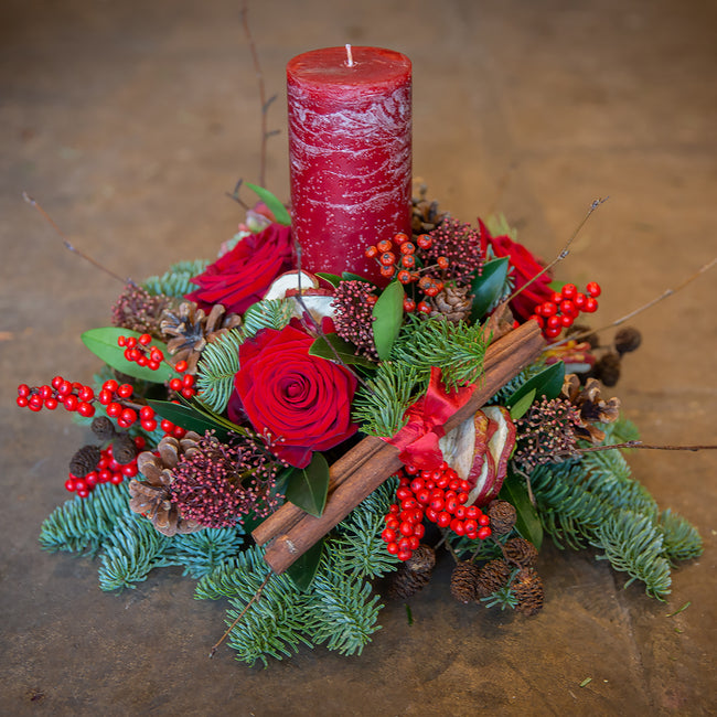 £65 TRADITIONAL CHRISTMAS CANDLE ARRANGEMENT